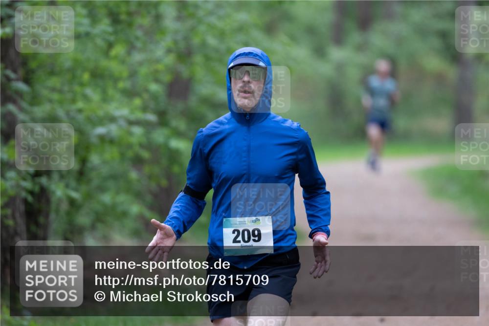 04.05.2025 - 8. Wedeler Halbmarathon Michael Strokosch http://msf.ph/oto/7815709 04.05.2025 10:34:14 Laufen 2, 56, 209 meine-sportfotos.de