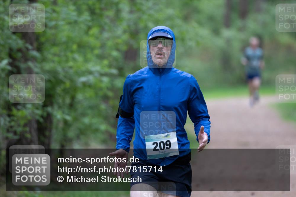 04.05.2025 - 8. Wedeler Halbmarathon Michael Strokosch http://msf.ph/oto/7815714 04.05.2025 10:34:15 Laufen 209 meine-sportfotos.de