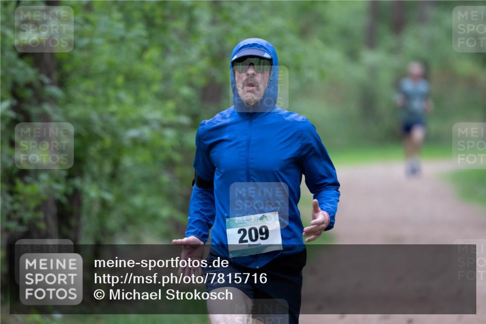 04.05.2025 - 8. Wedeler Halbmarathon Michael Strokosch http://msf.ph/oto/7815716 04.05.2025 10:34:15 Laufen 96, 209 meine-sportfotos.de