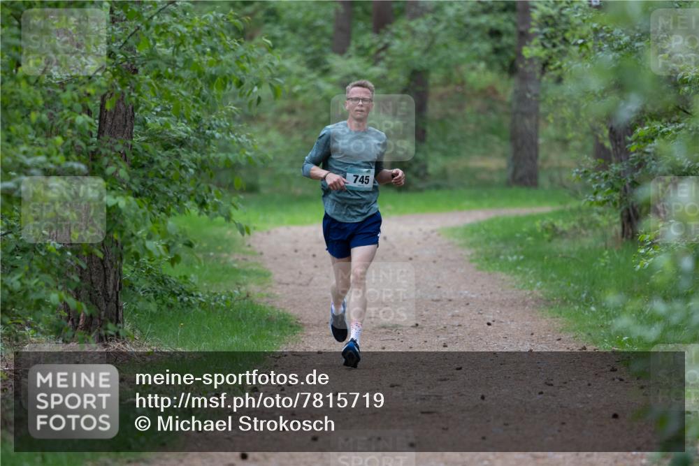 04.05.2025 - 8. Wedeler Halbmarathon Michael Strokosch http://msf.ph/oto/7815719 04.05.2025 10:34:27 Laufen 745 meine-sportfotos.de