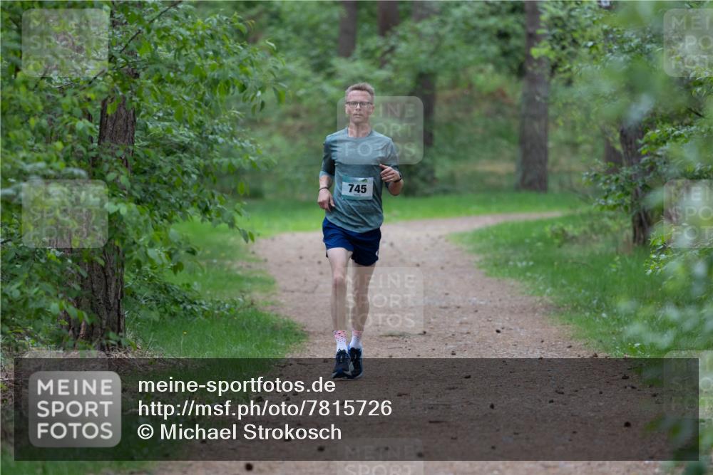 04.05.2025 - 8. Wedeler Halbmarathon Michael Strokosch http://msf.ph/oto/7815726 04.05.2025 10:34:27 Laufen 745 meine-sportfotos.de