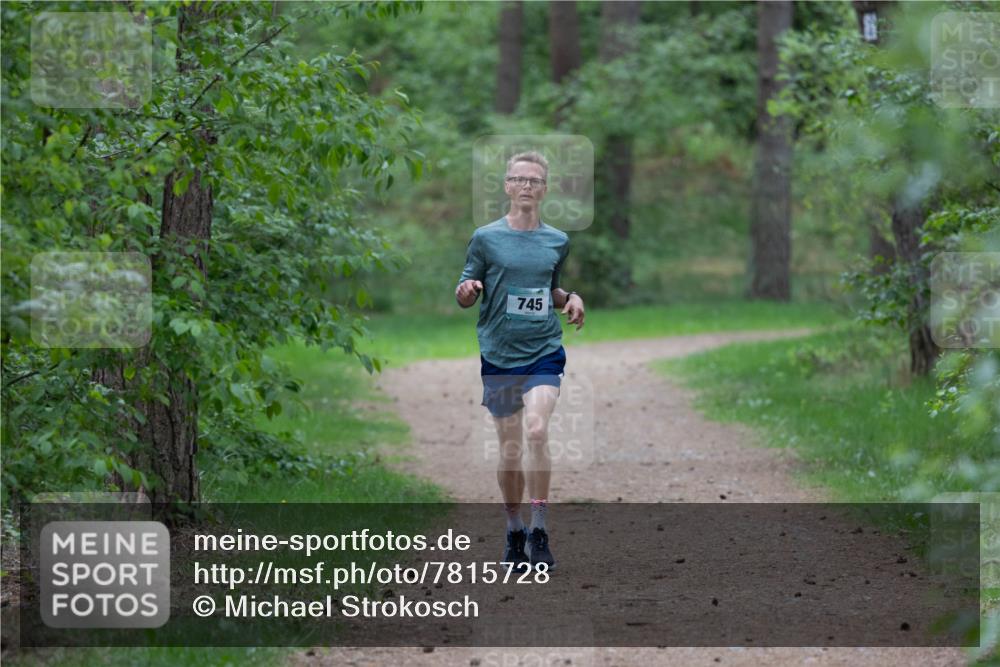 04.05.2025 - 8. Wedeler Halbmarathon Michael Strokosch http://msf.ph/oto/7815728 04.05.2025 10:34:28 Laufen 745 meine-sportfotos.de