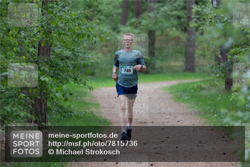 04.05.2025 - 8. Wedeler Halbmarathon Michael Strokosch http://msf.ph/oto/7815736 04.05.2025 10:34:28 Laufen 745 meine-sportfotos.de