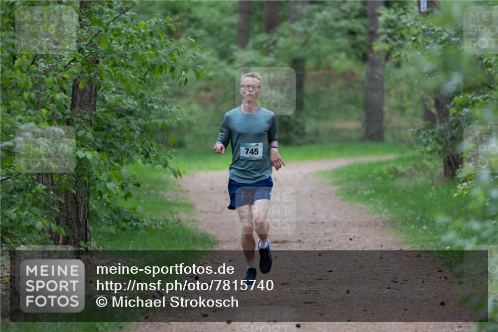 04.05.2025 - 8. Wedeler Halbmarathon Michael Strokosch http://msf.ph/oto/7815740 04.05.2025 10:34:28 Laufen 745 meine-sportfotos.de