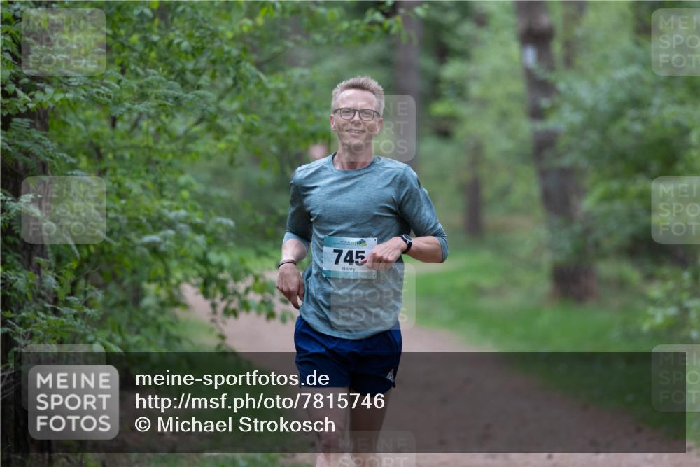 04.05.2025 - 8. Wedeler Halbmarathon Michael Strokosch http://msf.ph/oto/7815746 04.05.2025 10:34:35 Laufen 745 meine-sportfotos.de