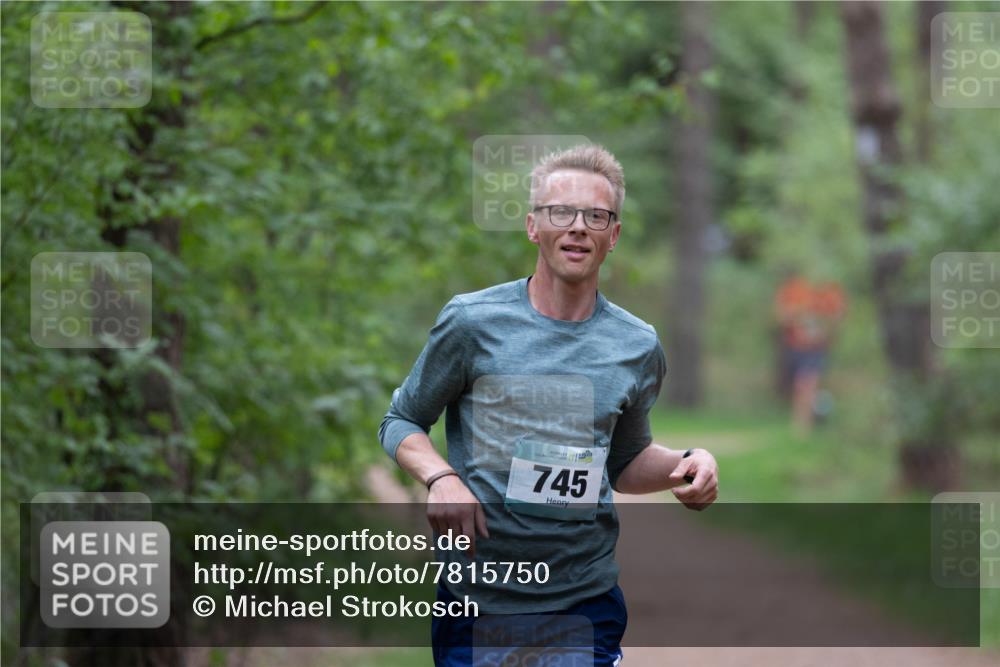 04.05.2025 - 8. Wedeler Halbmarathon Michael Strokosch http://msf.ph/oto/7815750 04.05.2025 10:34:37 Laufen 745 meine-sportfotos.de