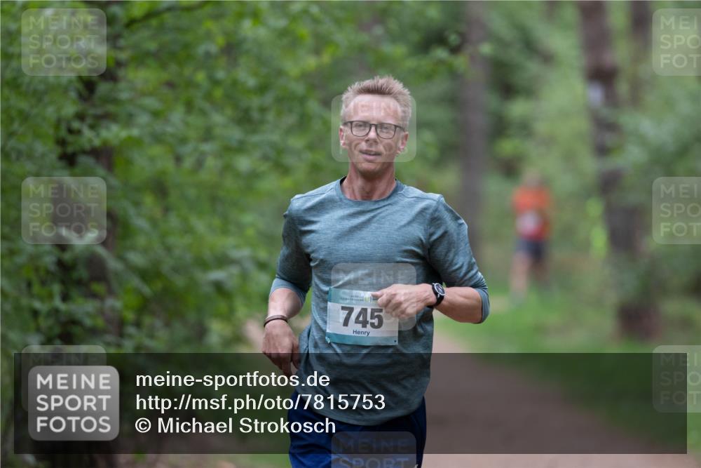 04.05.2025 - 8. Wedeler Halbmarathon Michael Strokosch http://msf.ph/oto/7815753 04.05.2025 10:34:37 Laufen 745 meine-sportfotos.de