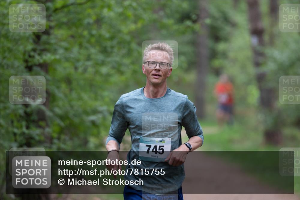 04.05.2025 - 8. Wedeler Halbmarathon Michael Strokosch http://msf.ph/oto/7815755 04.05.2025 10:34:37 Laufen 745 meine-sportfotos.de