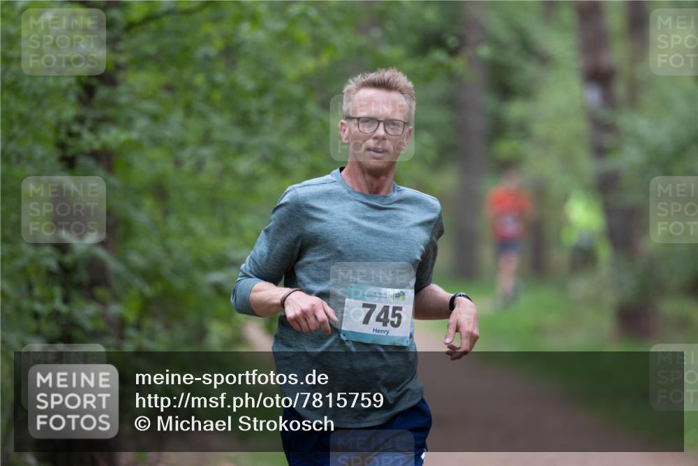 04.05.2025 - 8. Wedeler Halbmarathon Michael Strokosch http://msf.ph/oto/7815759 04.05.2025 10:34:37 Laufen 745 meine-sportfotos.de