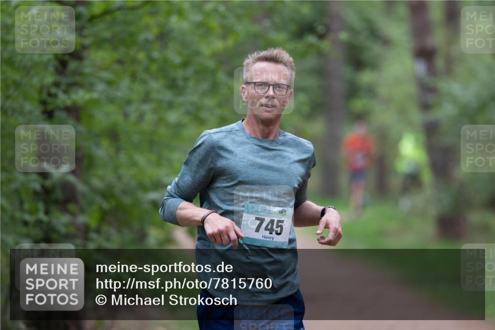 04.05.2025 - 8. Wedeler Halbmarathon Michael Strokosch http://msf.ph/oto/7815760 04.05.2025 10:34:37 Laufen 745 meine-sportfotos.de