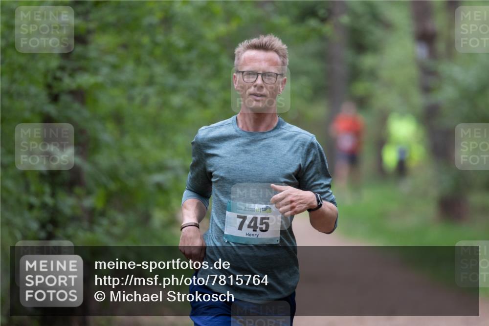 04.05.2025 - 8. Wedeler Halbmarathon Michael Strokosch http://msf.ph/oto/7815764 04.05.2025 10:34:38 Laufen 745 meine-sportfotos.de