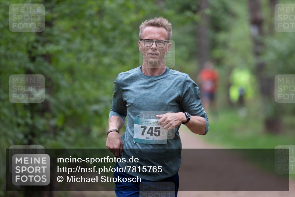 04.05.2025 - 8. Wedeler Halbmarathon Michael Strokosch http://msf.ph/oto/7815765 04.05.2025 10:34:38 Laufen 745 meine-sportfotos.de