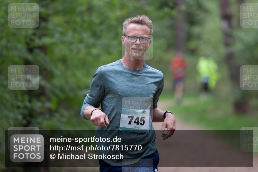 04.05.2025 - 8. Wedeler Halbmarathon Michael Strokosch http://msf.ph/oto/7815770 04.05.2025 10:34:38 Laufen 745 meine-sportfotos.de