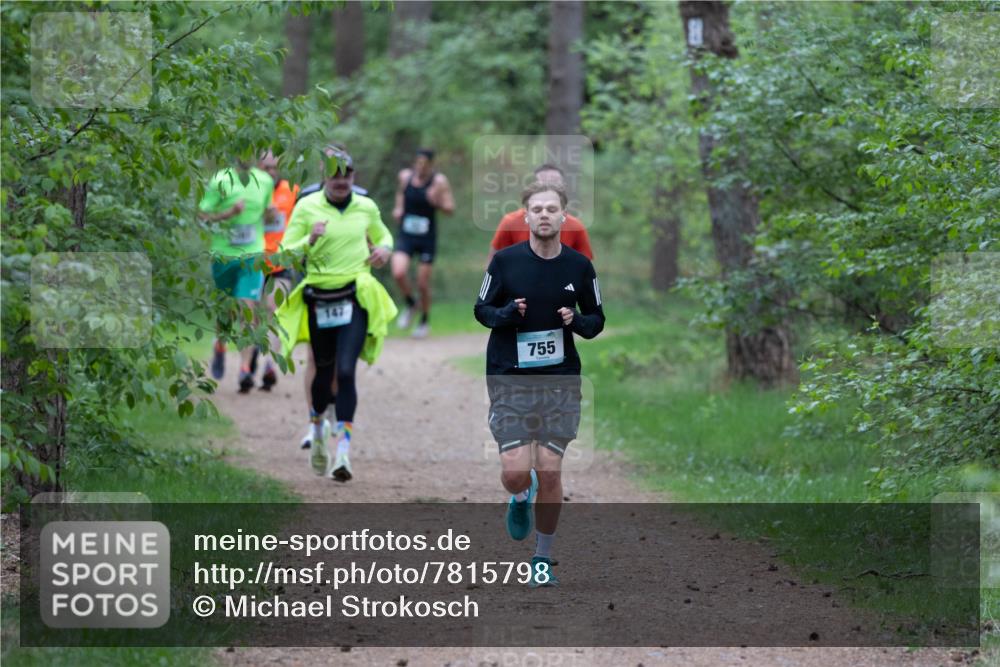 04.05.2025 - 8. Wedeler Halbmarathon Michael Strokosch http://msf.ph/oto/7815798 04.05.2025 10:34:54 Laufen 755 meine-sportfotos.de