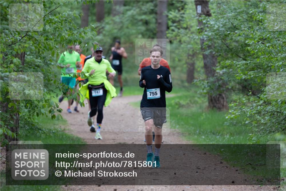 04.05.2025 - 8. Wedeler Halbmarathon Michael Strokosch http://msf.ph/oto/7815801 04.05.2025 10:34:54 Laufen 755 meine-sportfotos.de
