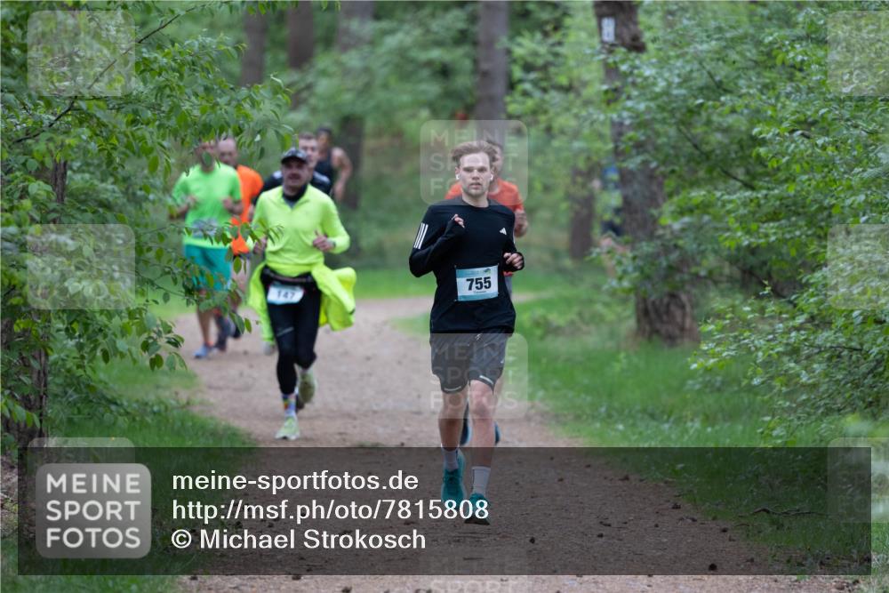 04.05.2025 - 8. Wedeler Halbmarathon Michael Strokosch http://msf.ph/oto/7815808 04.05.2025 10:34:54 Laufen 755, 147 meine-sportfotos.de