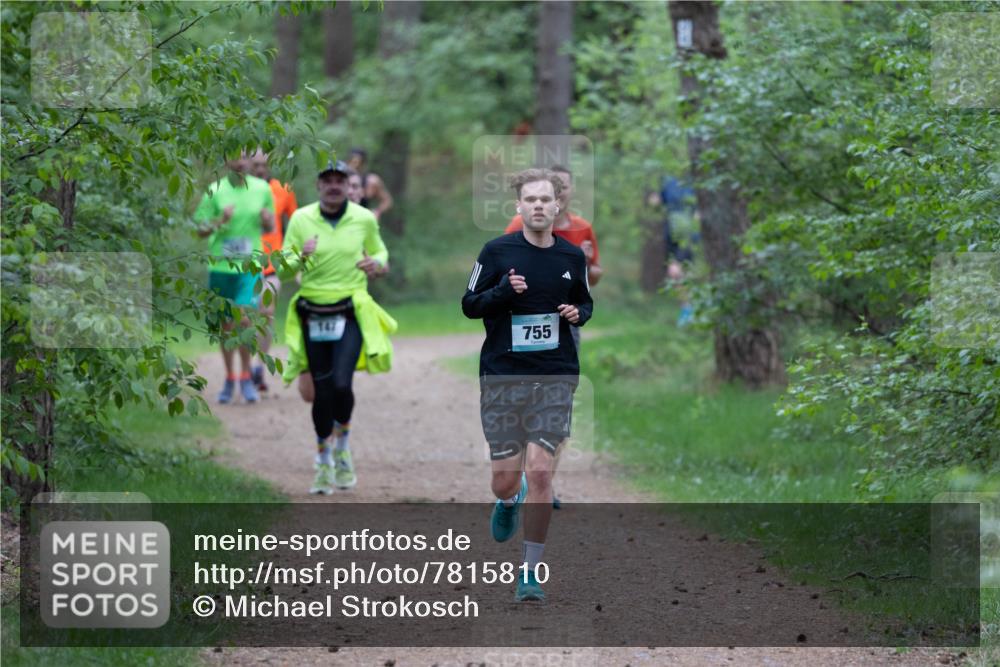 04.05.2025 - 8. Wedeler Halbmarathon Michael Strokosch http://msf.ph/oto/7815810 04.05.2025 10:34:54 Laufen 755 meine-sportfotos.de