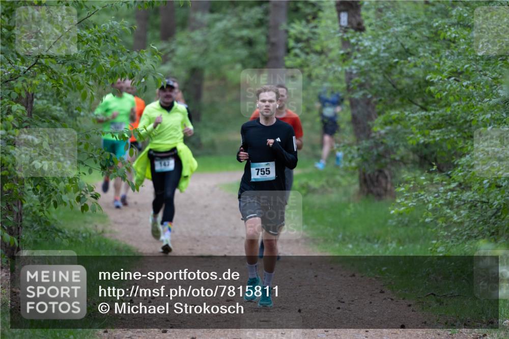 04.05.2025 - 8. Wedeler Halbmarathon Michael Strokosch http://msf.ph/oto/7815811 04.05.2025 10:34:54 Laufen 755 meine-sportfotos.de