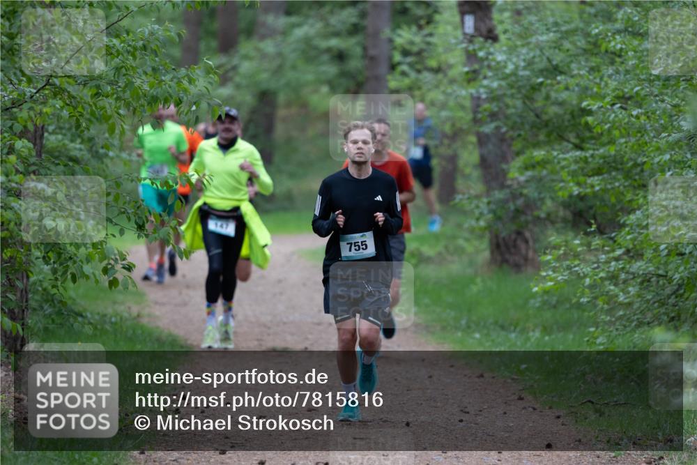 04.05.2025 - 8. Wedeler Halbmarathon Michael Strokosch http://msf.ph/oto/7815816 04.05.2025 10:34:55 Laufen 147, 755 meine-sportfotos.de