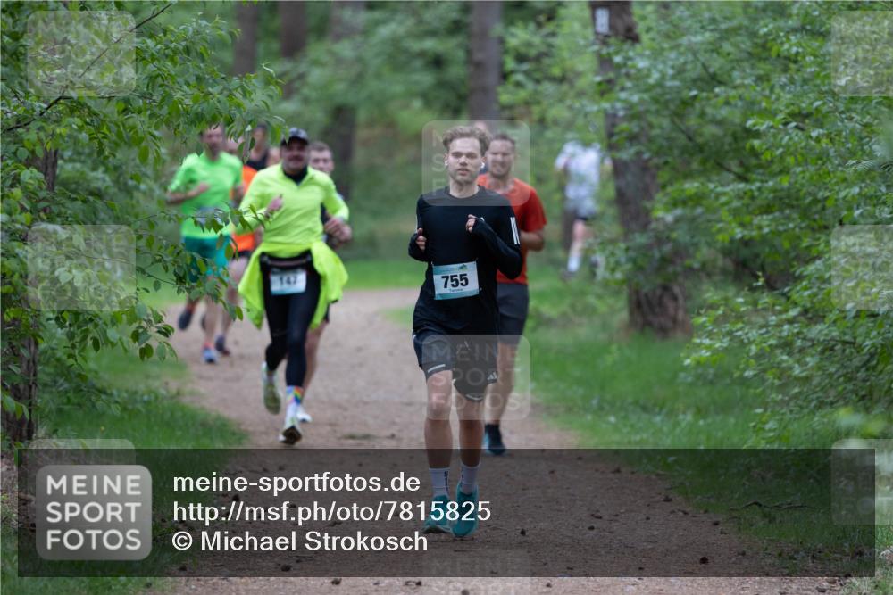 04.05.2025 - 8. Wedeler Halbmarathon Michael Strokosch http://msf.ph/oto/7815825 04.05.2025 10:34:55 Laufen 755 meine-sportfotos.de