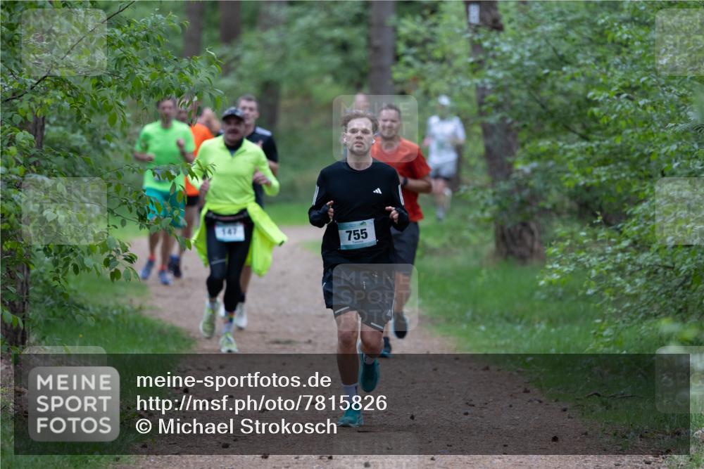 04.05.2025 - 8. Wedeler Halbmarathon Michael Strokosch http://msf.ph/oto/7815826 04.05.2025 10:34:55 Laufen 755 meine-sportfotos.de