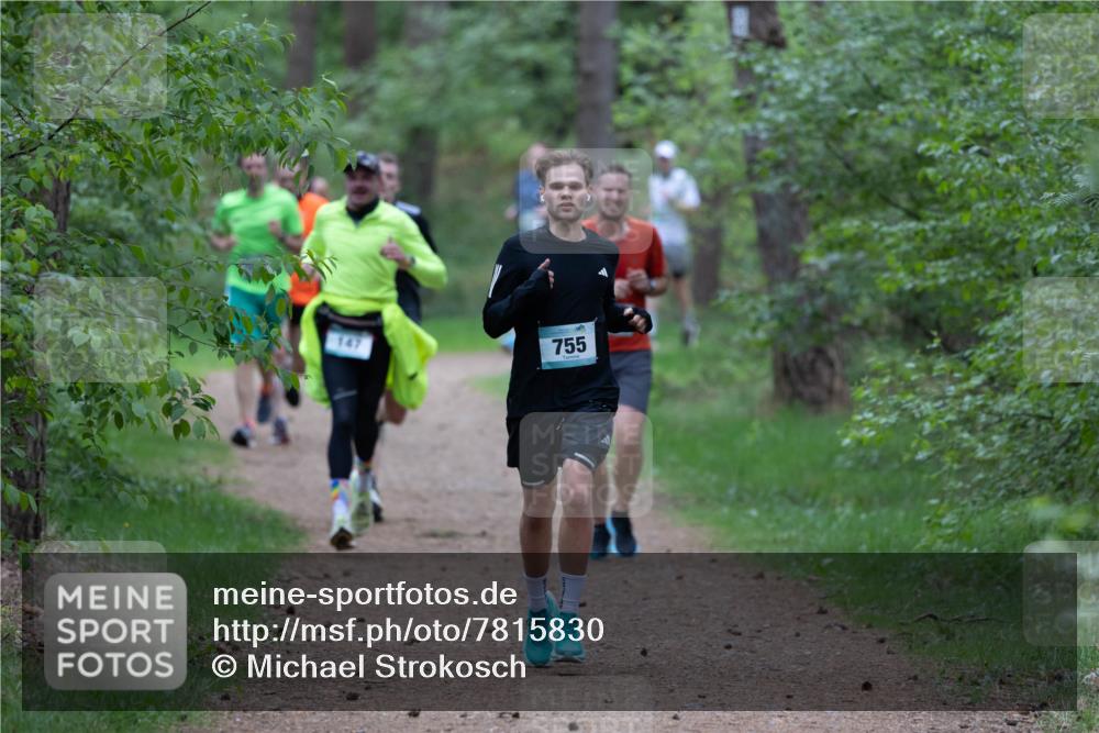 04.05.2025 - 8. Wedeler Halbmarathon Michael Strokosch http://msf.ph/oto/7815830 04.05.2025 10:34:55 Laufen 147, 755 meine-sportfotos.de