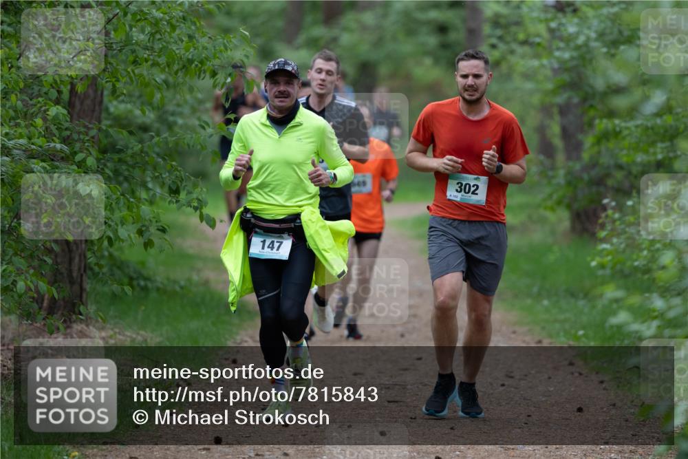 04.05.2025 - 8. Wedeler Halbmarathon Michael Strokosch http://msf.ph/oto/7815843 04.05.2025 10:35:02 Laufen 147, 302 meine-sportfotos.de