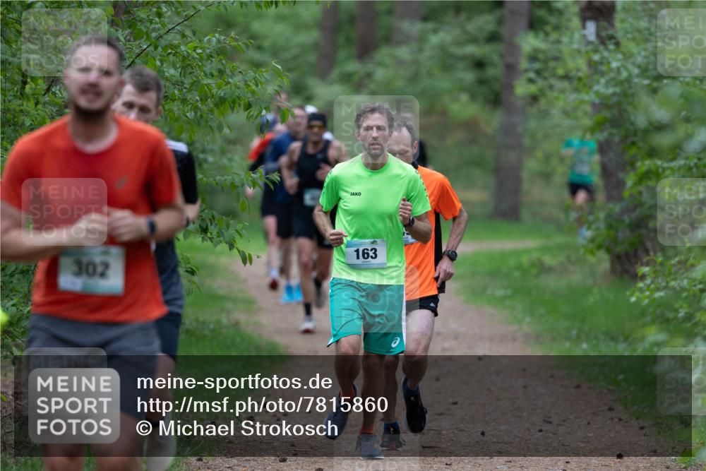 04.05.2025 - 8. Wedeler Halbmarathon Michael Strokosch http://msf.ph/oto/7815860 04.05.2025 10:35:07 Laufen 302, 163 meine-sportfotos.de