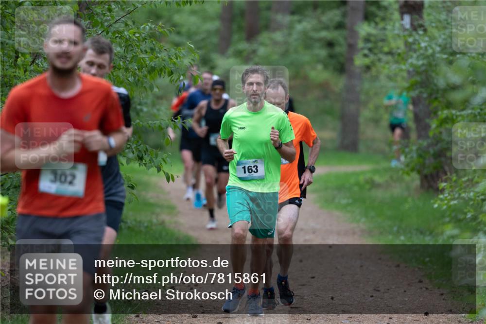 04.05.2025 - 8. Wedeler Halbmarathon Michael Strokosch http://msf.ph/oto/7815861 04.05.2025 10:35:07 Laufen 302, 163 meine-sportfotos.de