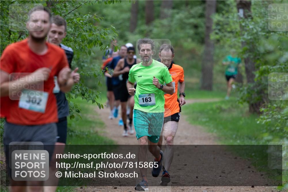 04.05.2025 - 8. Wedeler Halbmarathon Michael Strokosch http://msf.ph/oto/7815865 04.05.2025 10:35:08 Laufen 302, 163 meine-sportfotos.de