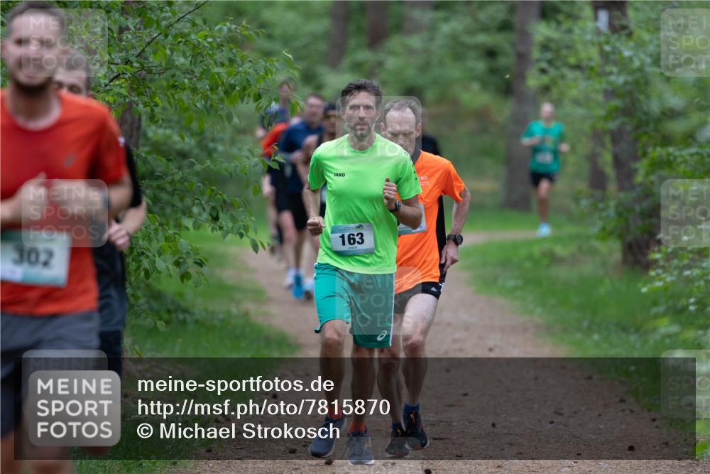 04.05.2025 - 8. Wedeler Halbmarathon Michael Strokosch http://msf.ph/oto/7815870 04.05.2025 10:35:08 Laufen 302, 163 meine-sportfotos.de