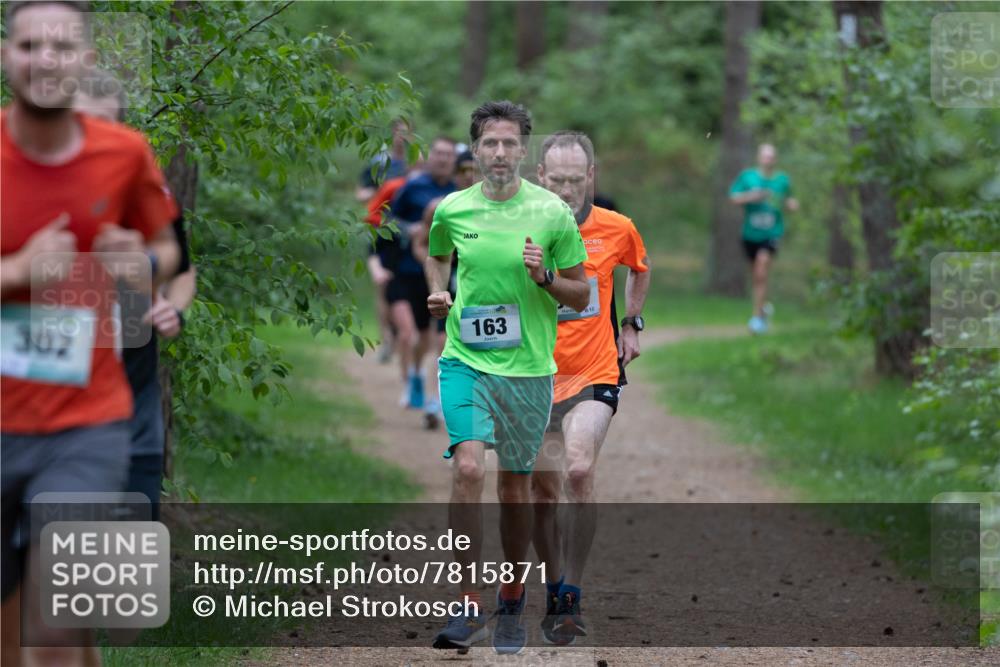 04.05.2025 - 8. Wedeler Halbmarathon Michael Strokosch http://msf.ph/oto/7815871 04.05.2025 10:35:08 Laufen 302, 163 meine-sportfotos.de