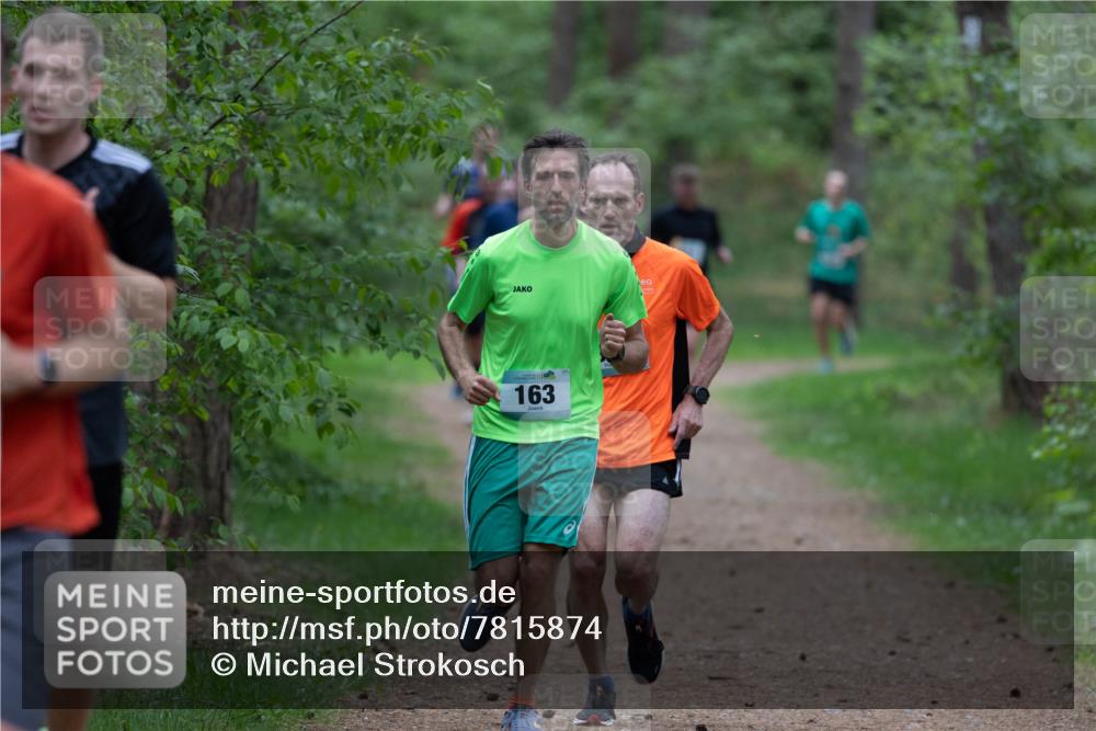 04.05.2025 - 8. Wedeler Halbmarathon Michael Strokosch http://msf.ph/oto/7815874 04.05.2025 10:35:09 Laufen 163 meine-sportfotos.de
