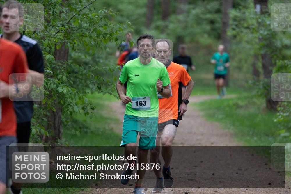 04.05.2025 - 8. Wedeler Halbmarathon Michael Strokosch http://msf.ph/oto/7815876 04.05.2025 10:35:09 Laufen 163 meine-sportfotos.de