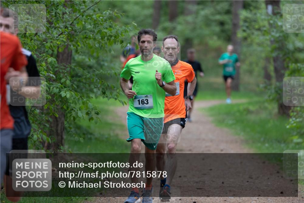 04.05.2025 - 8. Wedeler Halbmarathon Michael Strokosch http://msf.ph/oto/7815878 04.05.2025 10:35:09 Laufen 163 meine-sportfotos.de