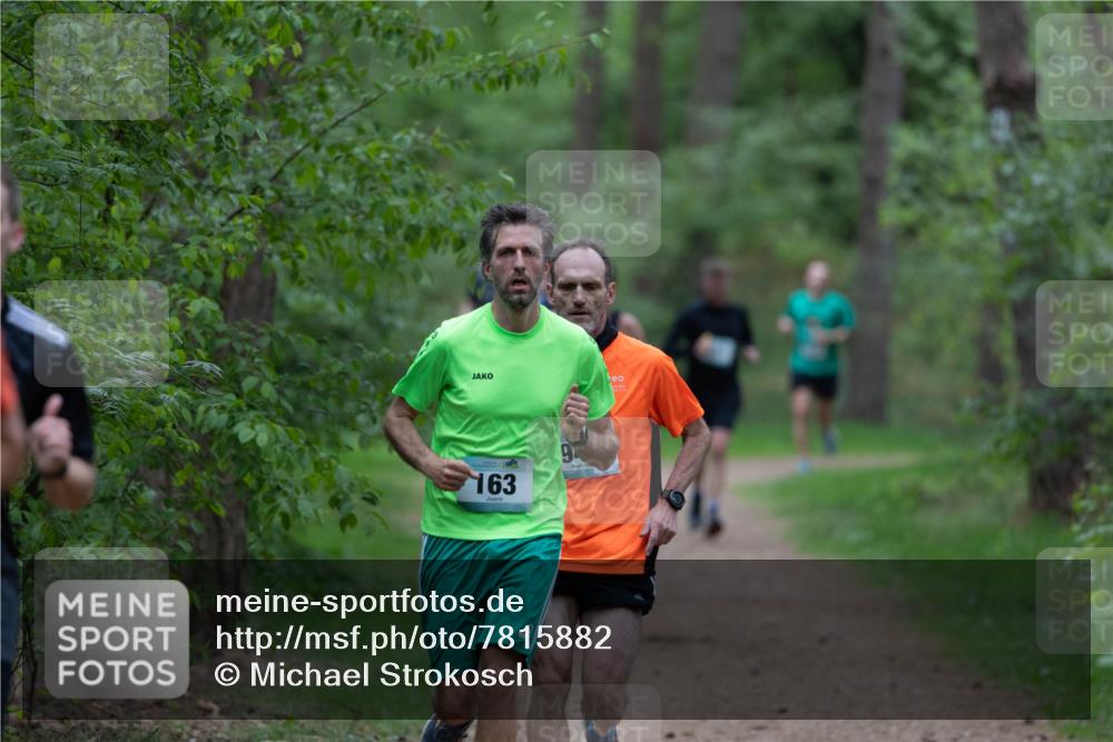 04.05.2025 - 8. Wedeler Halbmarathon Michael Strokosch http://msf.ph/oto/7815882 04.05.2025 10:35:09 Laufen 163 meine-sportfotos.de