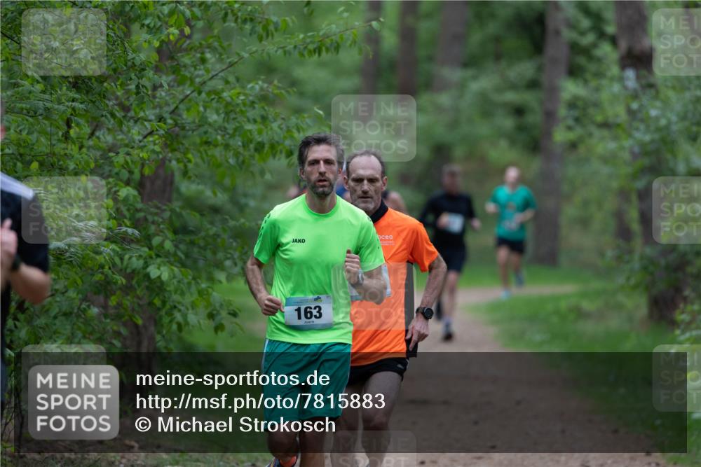 04.05.2025 - 8. Wedeler Halbmarathon Michael Strokosch http://msf.ph/oto/7815883 04.05.2025 10:35:09 Laufen 163 meine-sportfotos.de