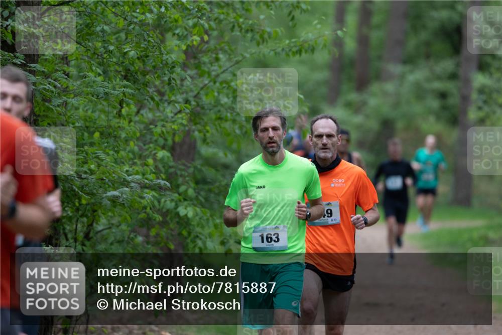 04.05.2025 - 8. Wedeler Halbmarathon Michael Strokosch http://msf.ph/oto/7815887 04.05.2025 10:35:10 Laufen 163, 6, 13 meine-sportfotos.de