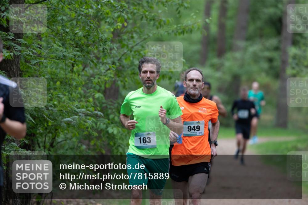 04.05.2025 - 8. Wedeler Halbmarathon Michael Strokosch http://msf.ph/oto/7815889 04.05.2025 10:35:10 Laufen 163, 949, 813 meine-sportfotos.de