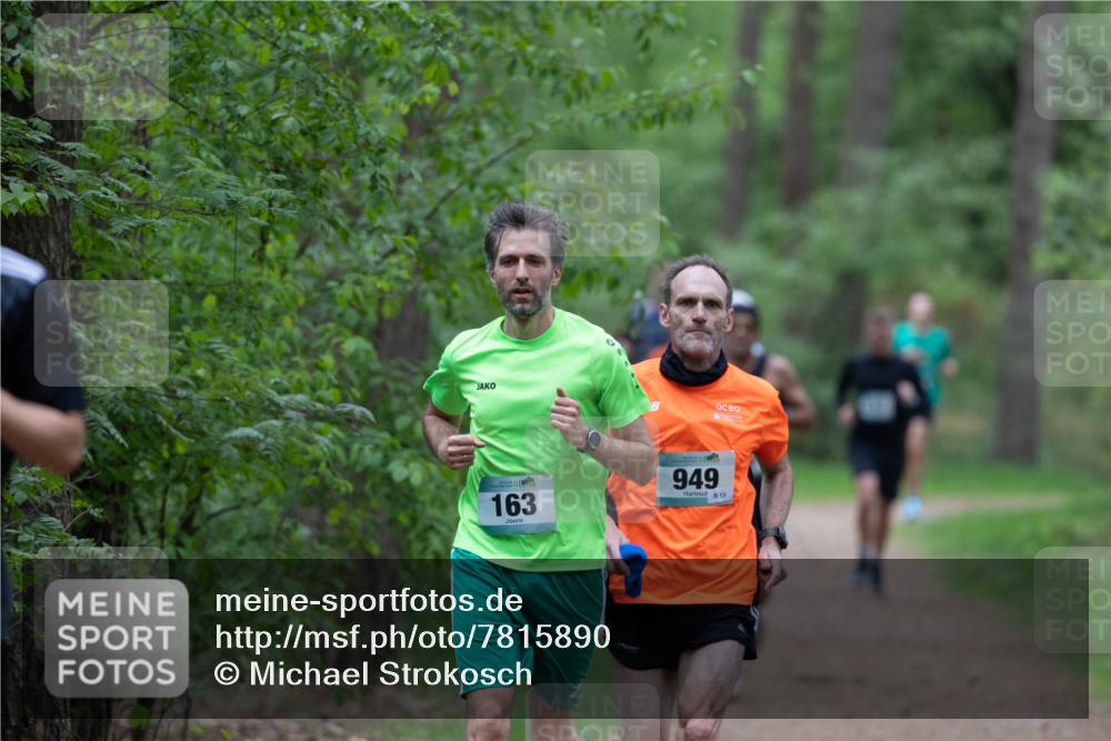04.05.2025 - 8. Wedeler Halbmarathon Michael Strokosch http://msf.ph/oto/7815890 04.05.2025 10:35:10 Laufen 163, 949, 8, 13 meine-sportfotos.de