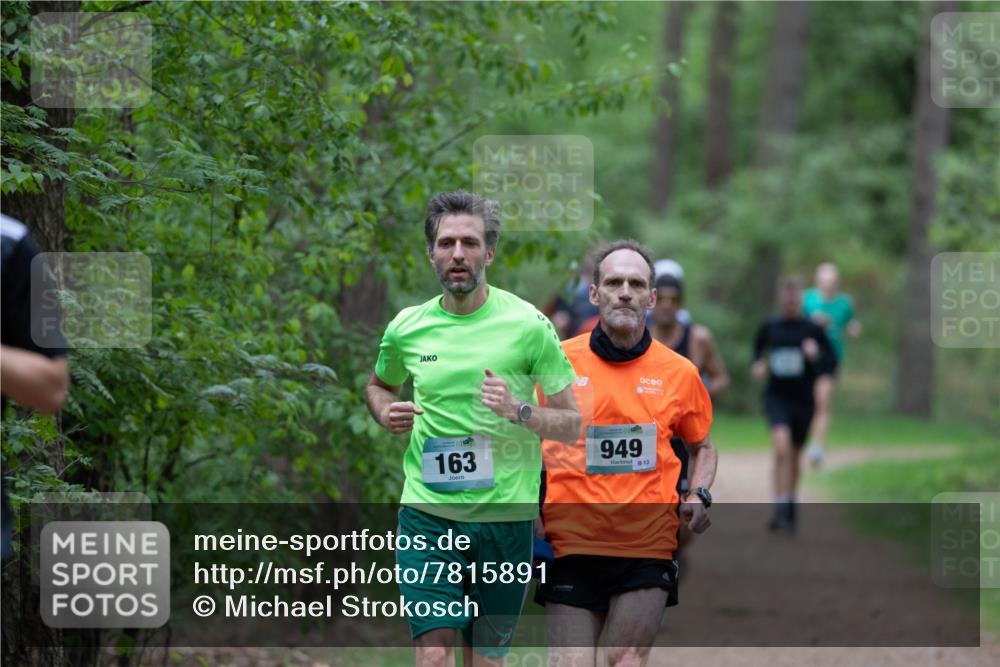 04.05.2025 - 8. Wedeler Halbmarathon Michael Strokosch http://msf.ph/oto/7815891 04.05.2025 10:35:10 Laufen 163, 949, 13 meine-sportfotos.de
