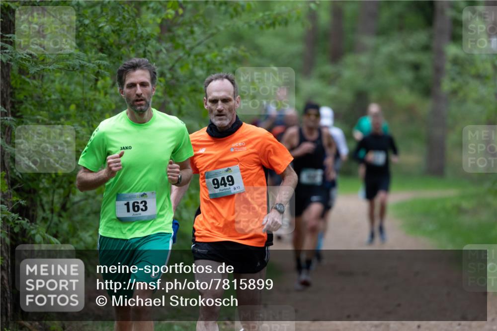 04.05.2025 - 8. Wedeler Halbmarathon Michael Strokosch http://msf.ph/oto/7815899 04.05.2025 10:35:11 Laufen 163, 949, 13 meine-sportfotos.de