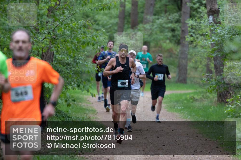 04.05.2025 - 8. Wedeler Halbmarathon Michael Strokosch http://msf.ph/oto/7815904 04.05.2025 10:35:13 Laufen 545, 406, 2237 meine-sportfotos.de