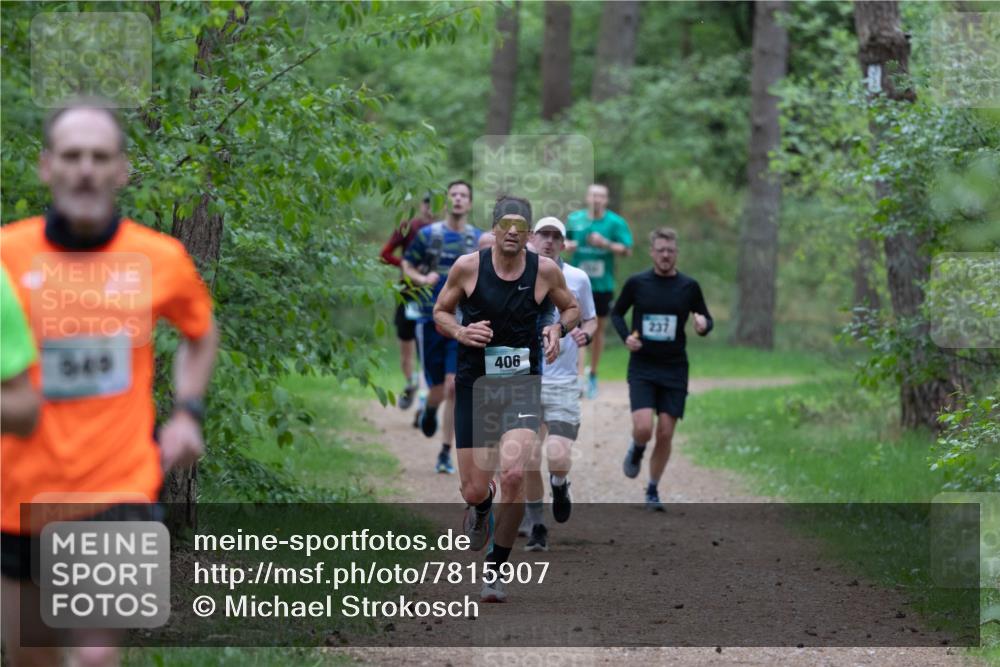 04.05.2025 - 8. Wedeler Halbmarathon Michael Strokosch http://msf.ph/oto/7815907 04.05.2025 10:35:13 Laufen 549, 406, 237 meine-sportfotos.de