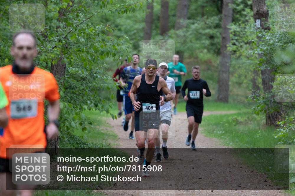 04.05.2025 - 8. Wedeler Halbmarathon Michael Strokosch http://msf.ph/oto/7815908 04.05.2025 10:35:13 Laufen 406, 237 meine-sportfotos.de