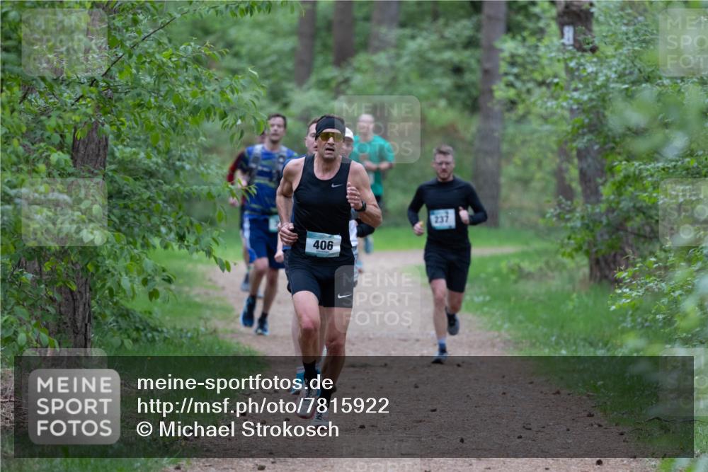 04.05.2025 - 8. Wedeler Halbmarathon Michael Strokosch http://msf.ph/oto/7815922 04.05.2025 10:35:15 Laufen 406, 237 meine-sportfotos.de