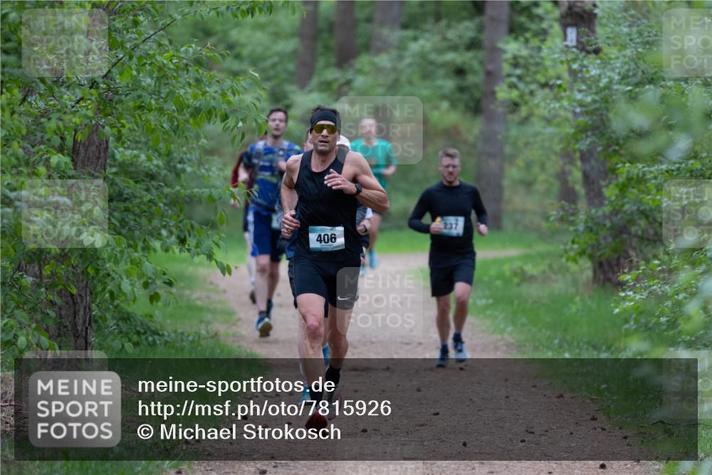 04.05.2025 - 8. Wedeler Halbmarathon Michael Strokosch http://msf.ph/oto/7815926 04.05.2025 10:35:15 Laufen 406 meine-sportfotos.de