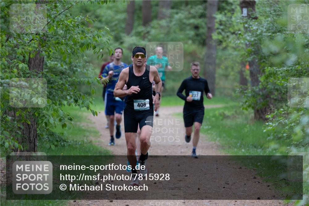 04.05.2025 - 8. Wedeler Halbmarathon Michael Strokosch http://msf.ph/oto/7815928 04.05.2025 10:35:15 Laufen 406, 237 meine-sportfotos.de