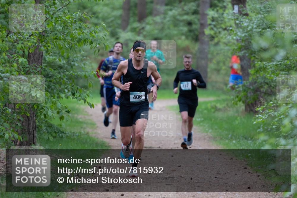 04.05.2025 - 8. Wedeler Halbmarathon Michael Strokosch http://msf.ph/oto/7815932 04.05.2025 10:35:15 Laufen 406, 237 meine-sportfotos.de