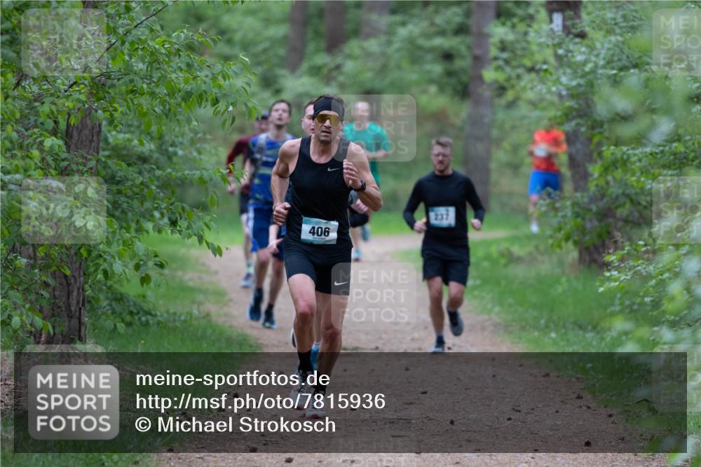 04.05.2025 - 8. Wedeler Halbmarathon Michael Strokosch http://msf.ph/oto/7815936 04.05.2025 10:35:15 Laufen 406 meine-sportfotos.de